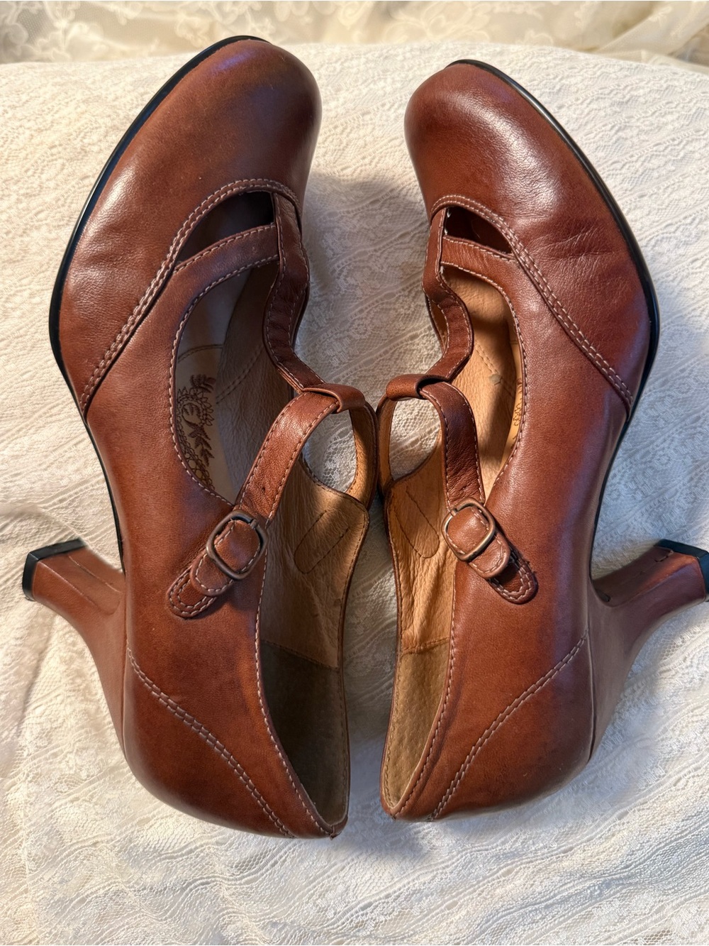 Sofft Cognac Brown Leather T-Strap Mary Jane Heels Light Academia 2000s Sz 7.5M